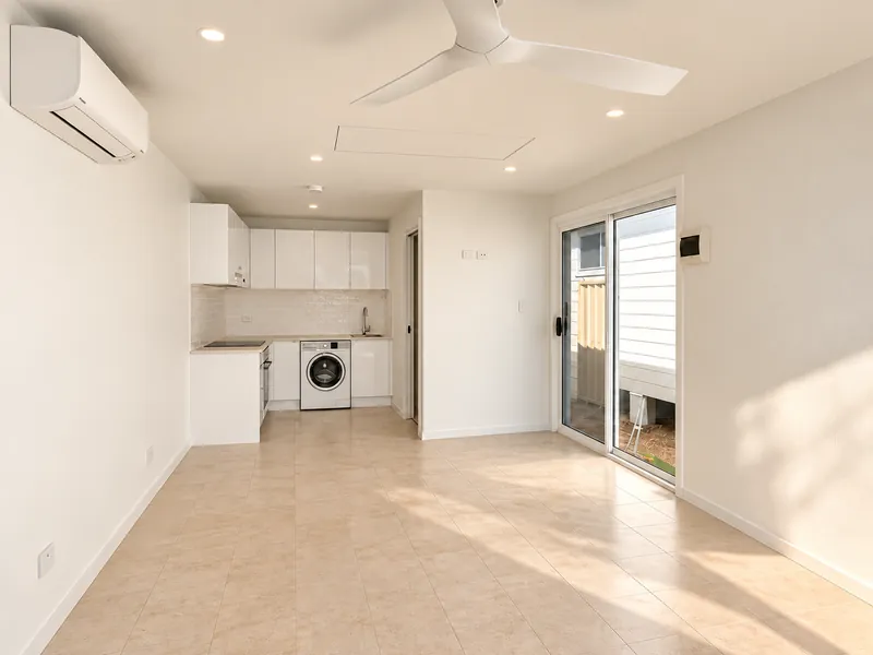Light-filled converted room with a compact kitchenette, laundry and glazed entrance